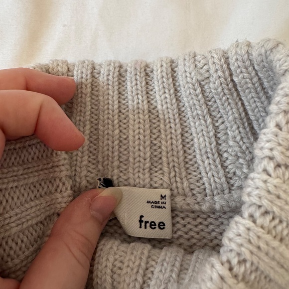 Aritzia Cropped Knit Sweater in Gray - Picture 2 of 4